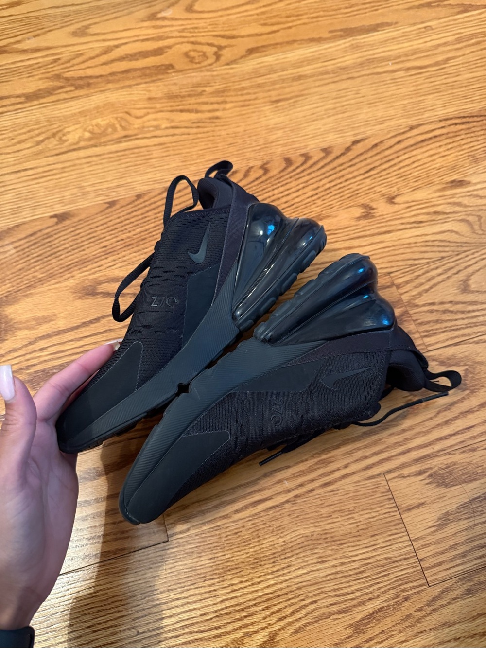 Nike Women’s Black Air Max 270 Sneakers - Picture 4 of 7